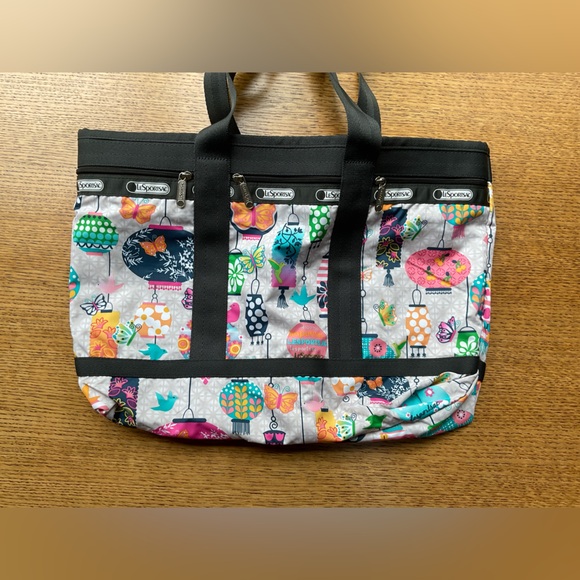 LESPORTSAC Small White and Patterned Duffle/Weekender Bag - Picture 2 of 8